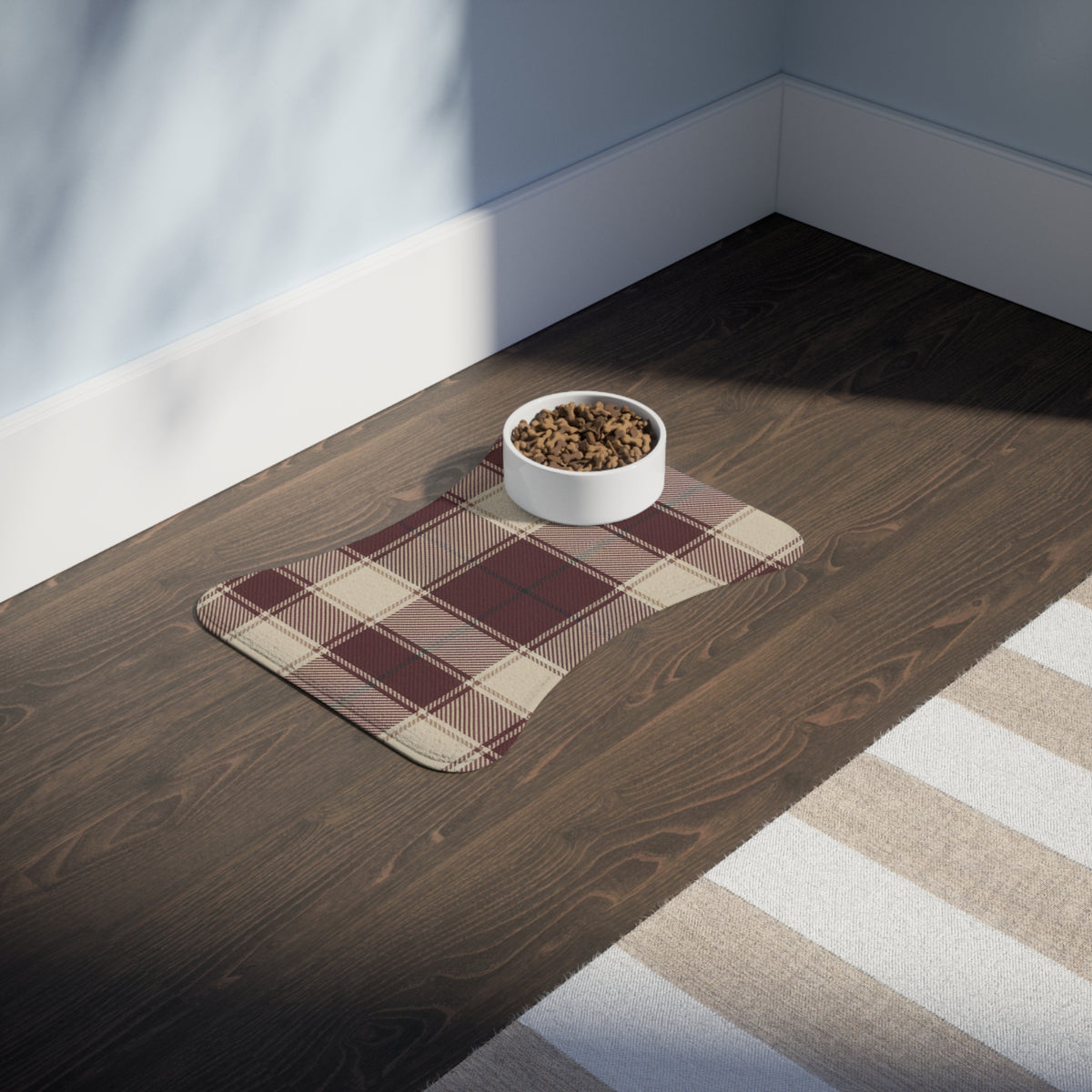 The Country Estate Feeding Mat | Maroon