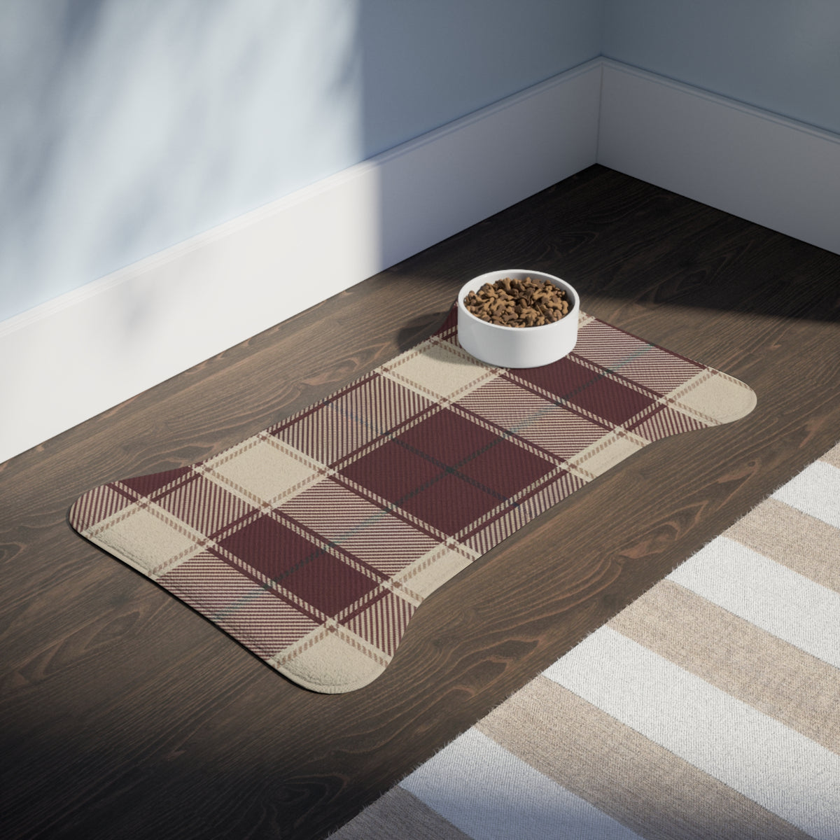 The Country Estate Feeding Mat | Maroon